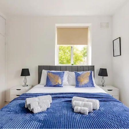 לונדון Spacious Two Bedroom Apartment In Battersea, Free Parking מראה חיצוני תמונה