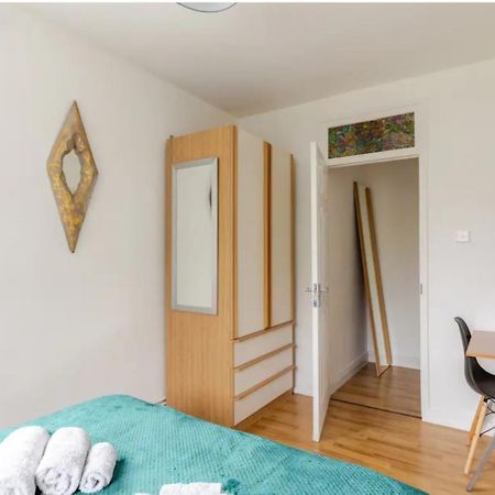 לונדון Spacious Two Bedroom Apartment In Battersea, Free Parking מראה חיצוני תמונה