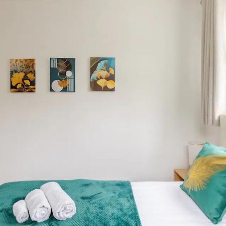 לונדון Spacious Two Bedroom Apartment In Battersea, Free Parking מראה חיצוני תמונה