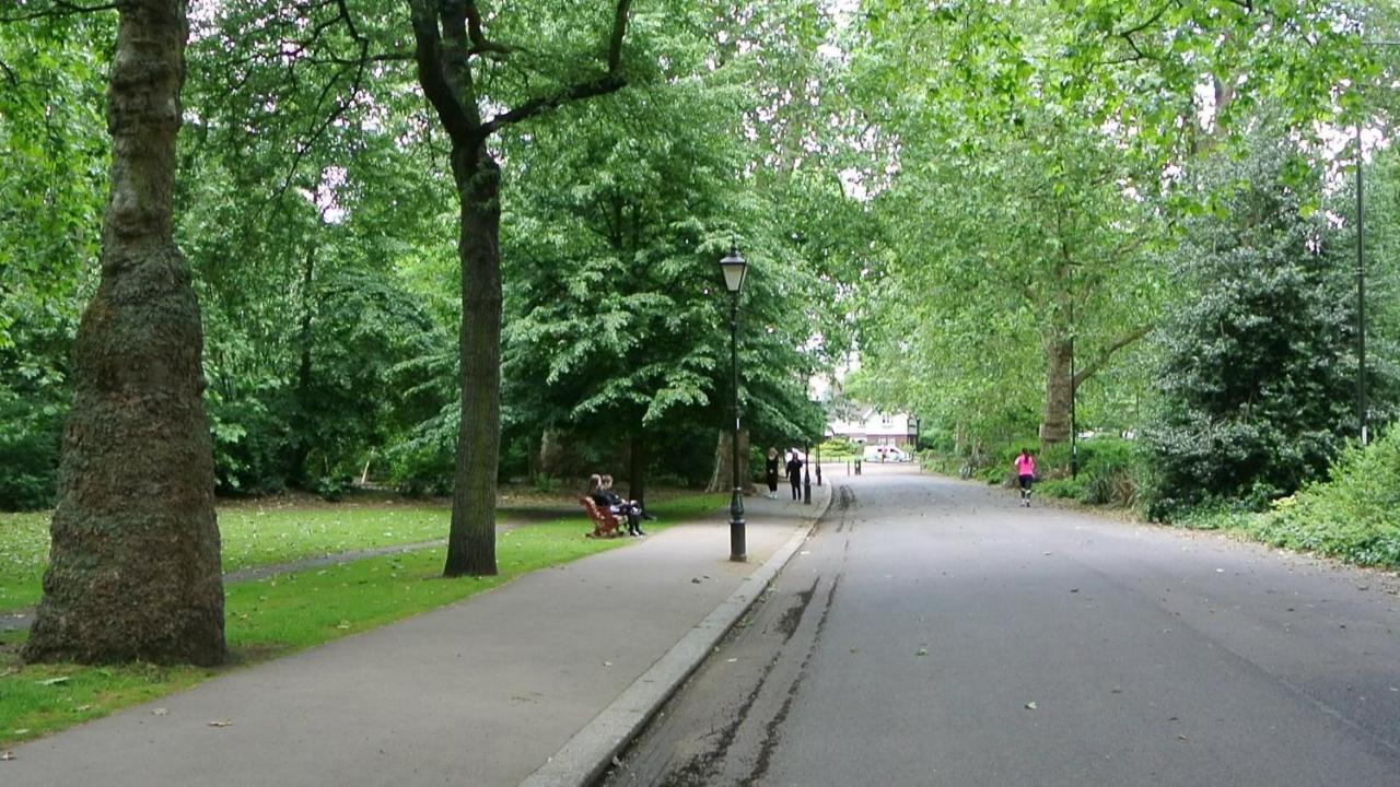 לונדון Spacious Two Bedroom Apartment In Battersea, Free Parking מראה חיצוני תמונה
