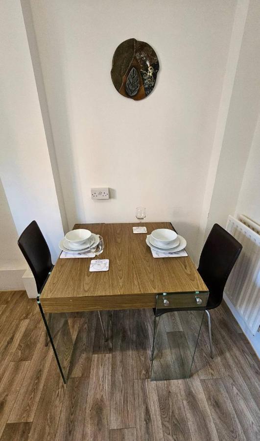 לונדון Spacious Two Bedroom Apartment In Battersea, Free Parking מראה חיצוני תמונה