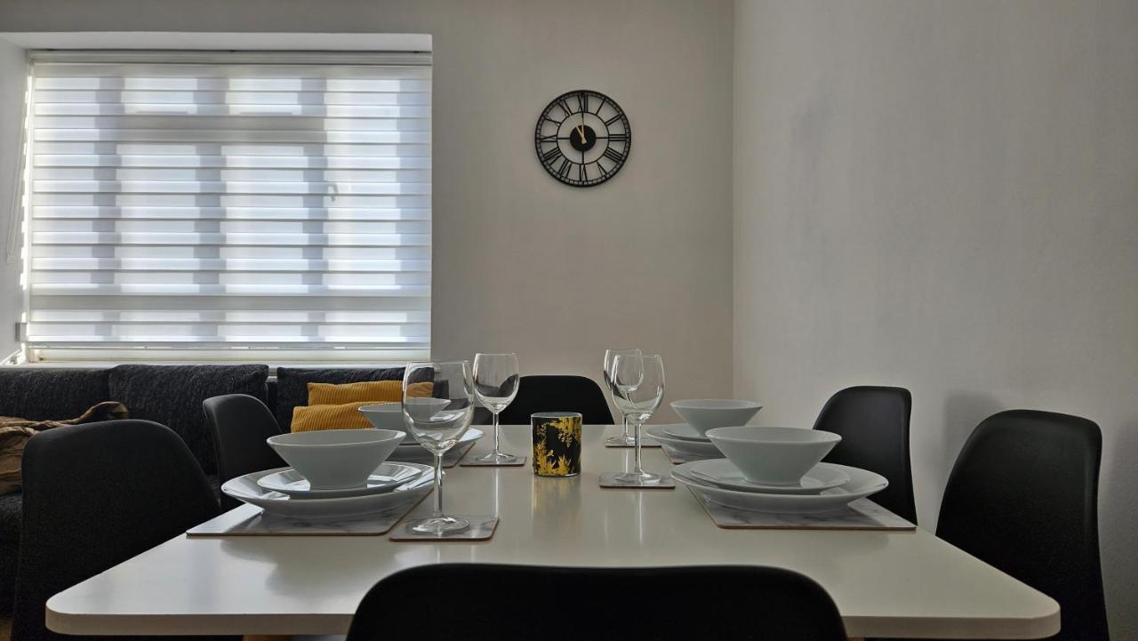 לונדון Spacious Two Bedroom Apartment In Battersea, Free Parking מראה חיצוני תמונה