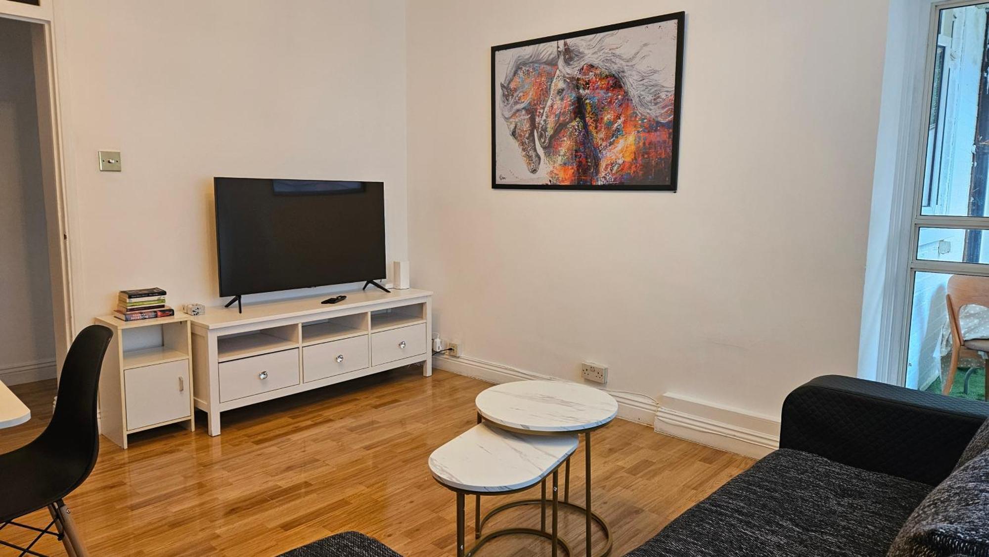 לונדון Spacious Two Bedroom Apartment In Battersea, Free Parking מראה חיצוני תמונה