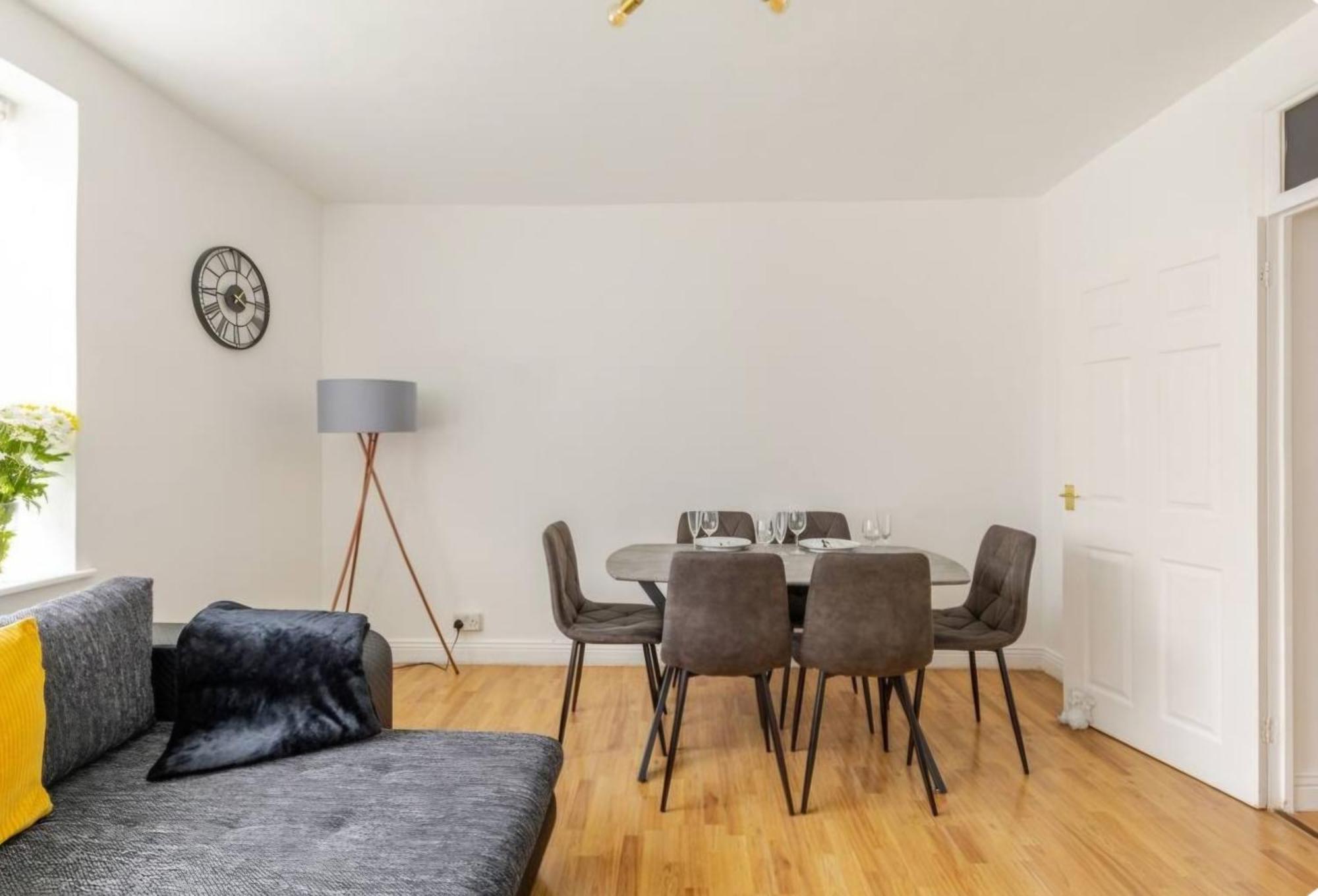 לונדון Spacious Two Bedroom Apartment In Battersea, Free Parking מראה חיצוני תמונה